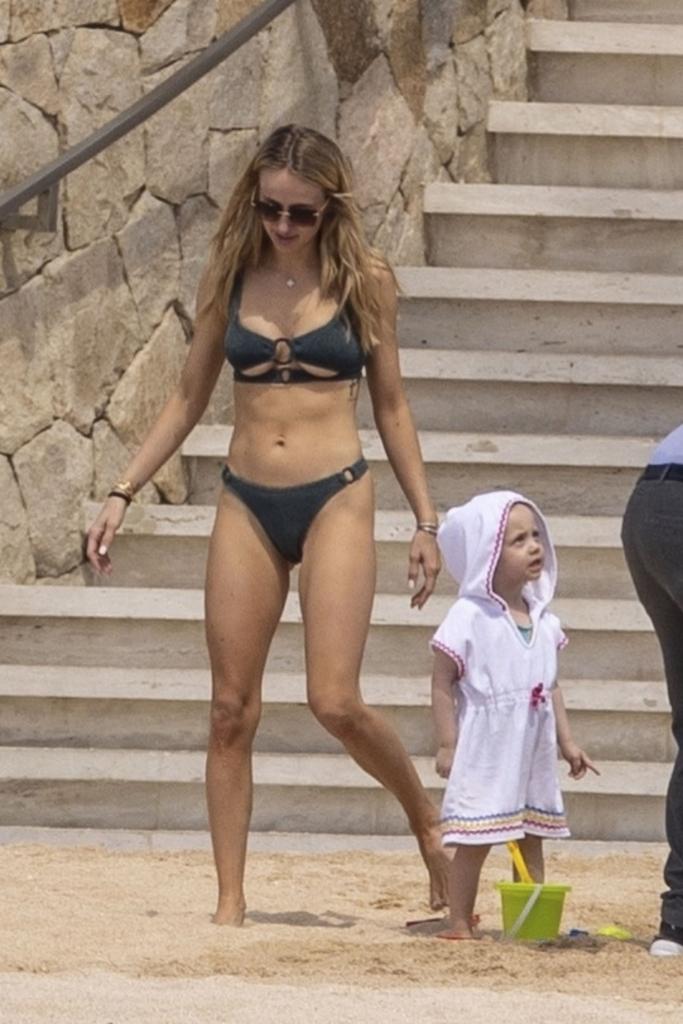 Brittany Mahomes with her daughter on the beach